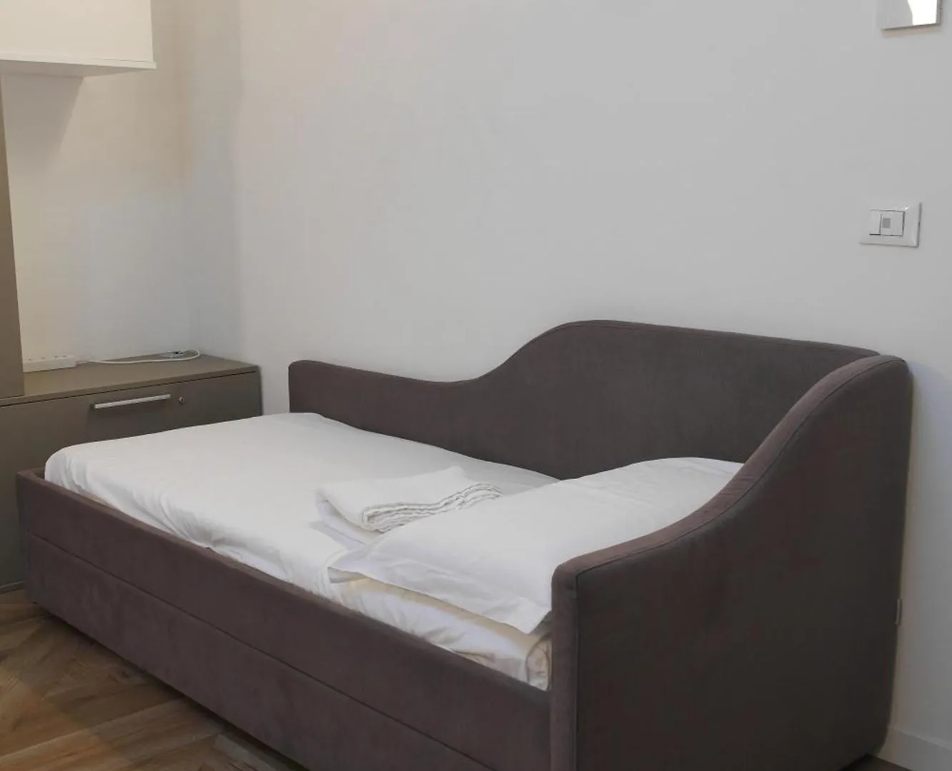 Appartamento Luminoso Bilocale Zona Tibaldi Bocconi Milano