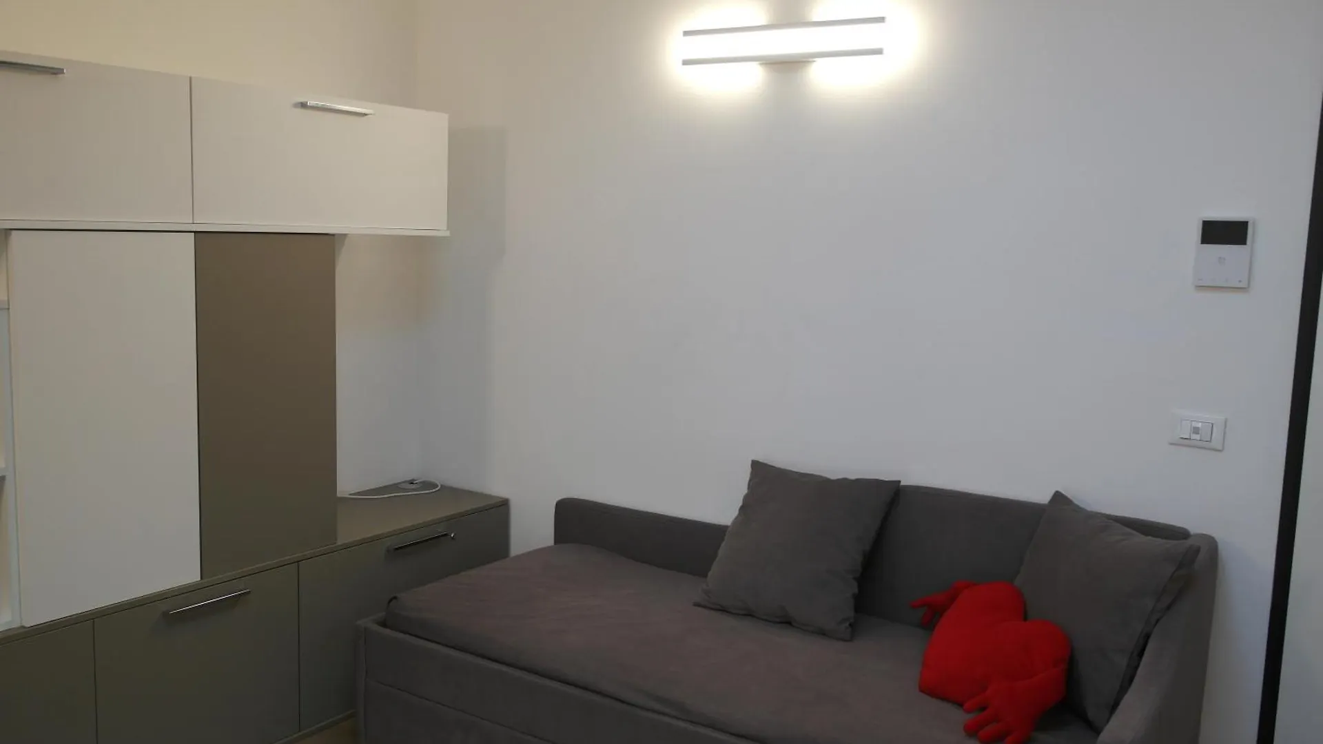 Luminoso Bilocale Zona Tibaldi Bocconi Lejlighed Milano